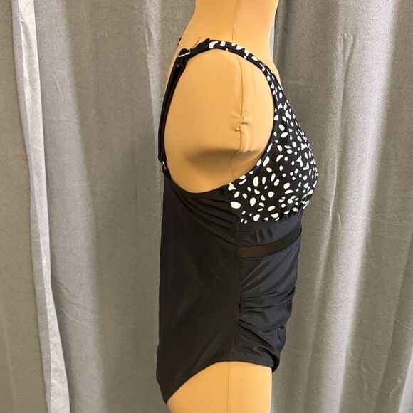 CUPSHE Black and White One-Piece Swimsuit - Picture 10 of 11